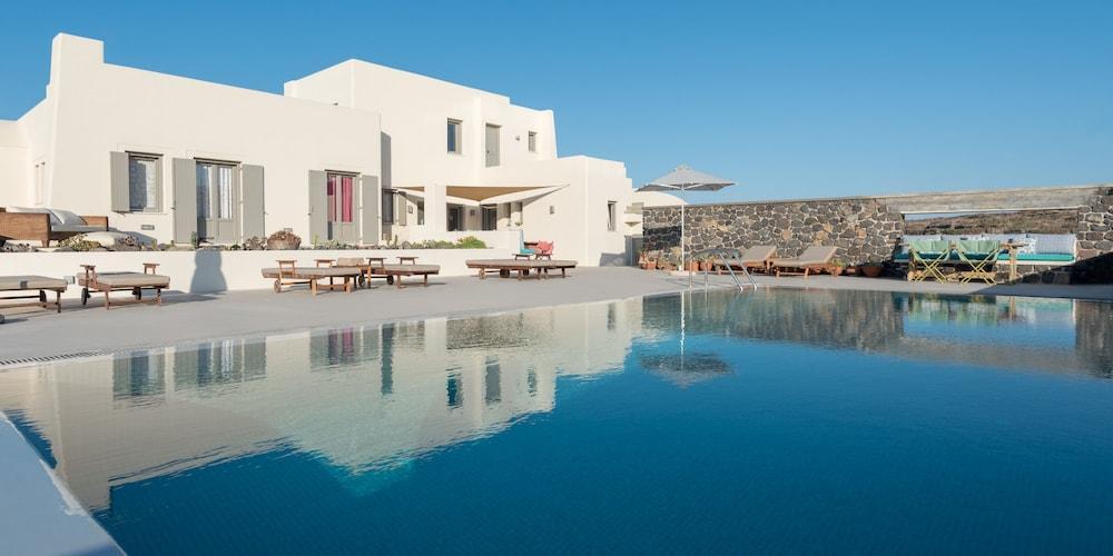 Home Of Lilies Fira  Exterior photo