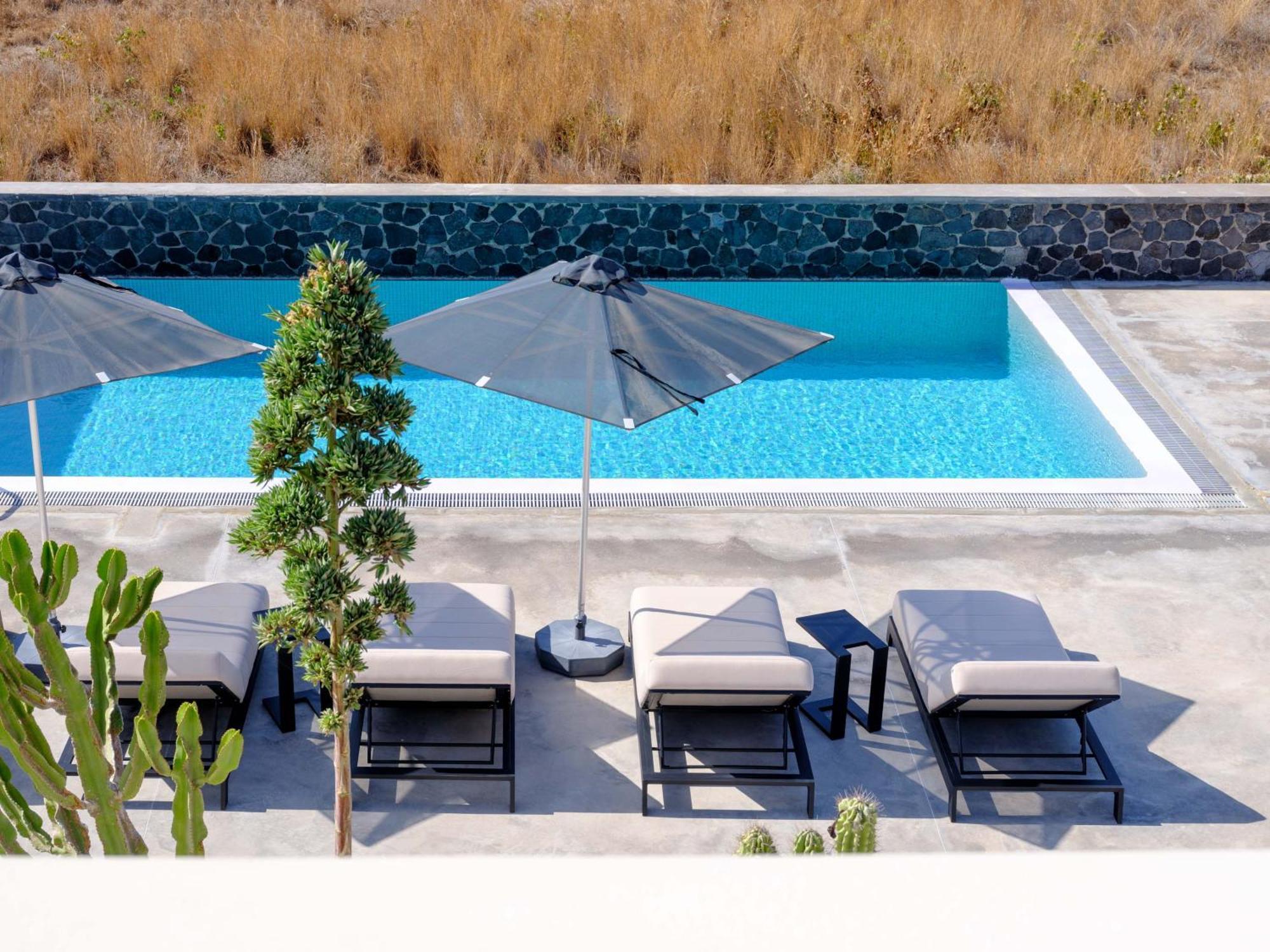 Home Of Lilies Fira  Exterior photo