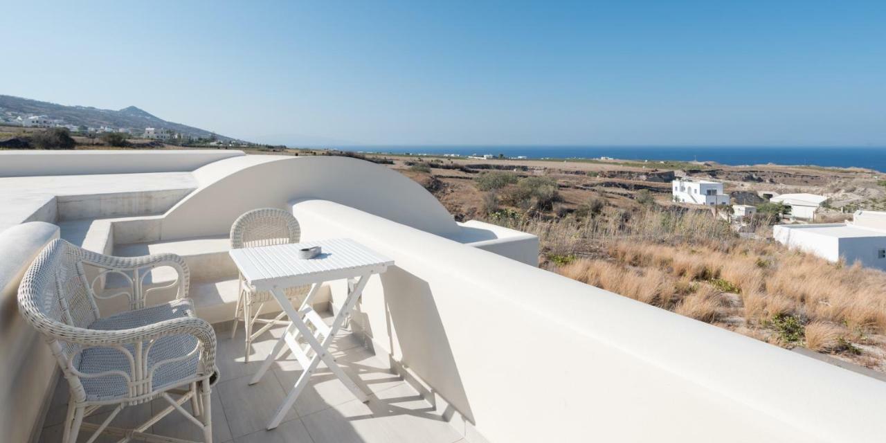 Home Of Lilies Fira  Exterior photo
